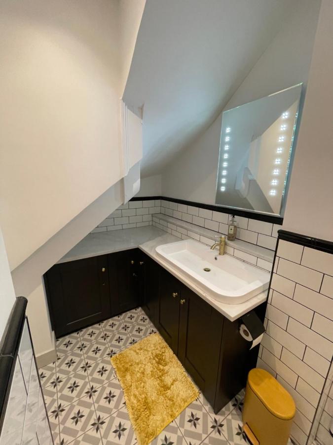 Lees Lookout Holt ,2 Bedroom Luxury Apartment With Private Parking מראה חיצוני תמונה